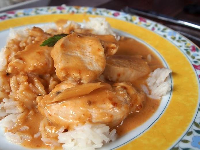 https://eshte-na-zdorovje.ru/cook/photo/African_cuisine/cyplyonok_v_arahisovom_souse.JPG