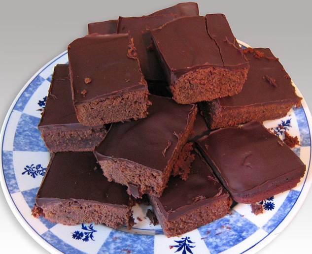 https://eshte-na-zdorovje.ru/cook/photo/American_cuisine/Chocolate_brownies_without_table.jpg