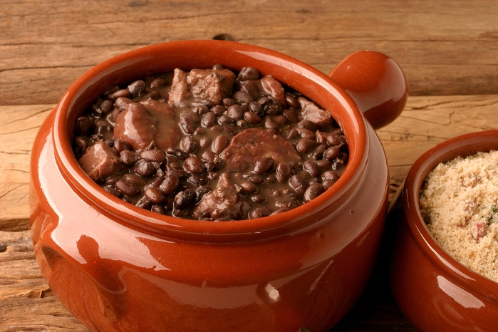 https://eshte-na-zdorovje.ru/cook/photo/National_cuisine/feijoada.jpg