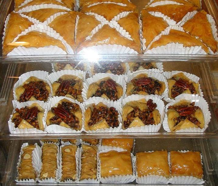 https://eshte-na-zdorovje.ru/cook/photo/East_cuisine/Many_types_of_baclava.jpg