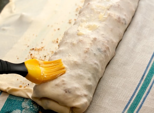 https://eshte-na-zdorovje.ru/cook/photo/shtrudel/shtrudel-yablochnyj7.jpg