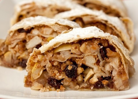 https://eshte-na-zdorovje.ru/cook/photo/shtrudel/shtrudel-yablochnyj.jpg