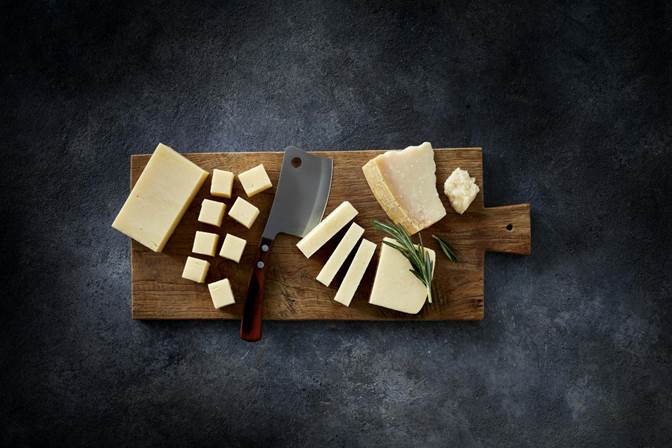 https://cdn.castellocheese.com/globalassets/world-of-cheese/editorial-content/how-to-cut-cheese-block.jpg