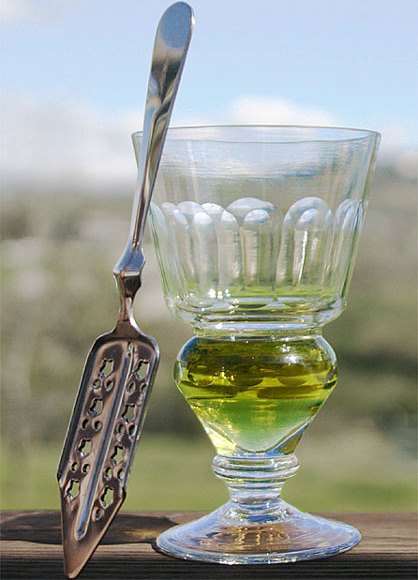 https://eshte-na-zdorovje.ru/cook/photo/napitki/Absinthe-glass.jpg